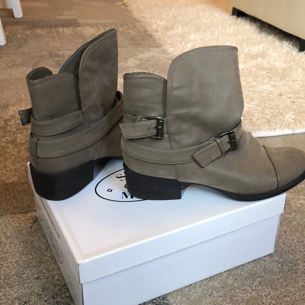 Grey suede RocketDog booties